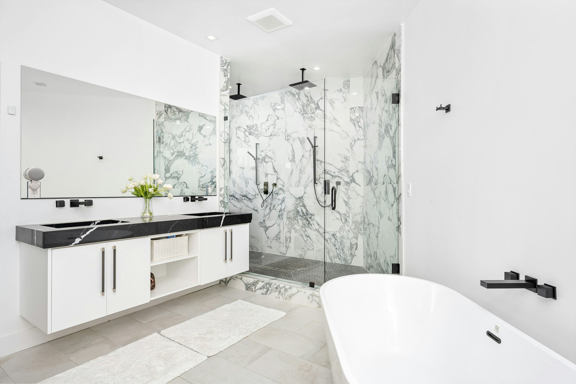 Modern white bathroom with a luxurious marble countertop and a bathtub